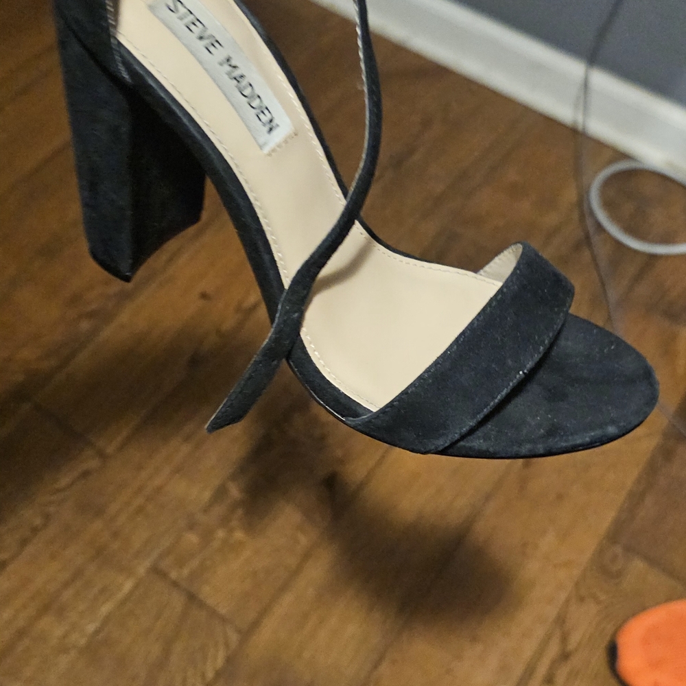 Heels - Picture 3 of 9